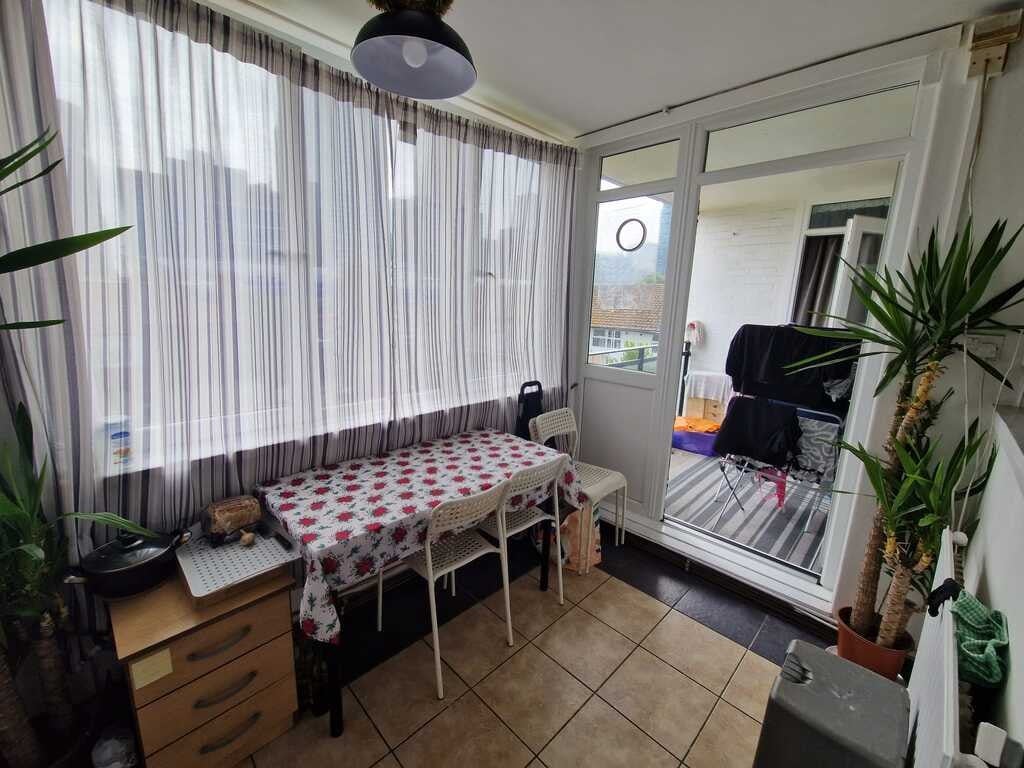 Room Poplar High Street in Greater London