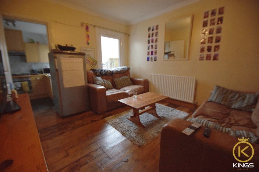 Flat Ardmore House in Guildford