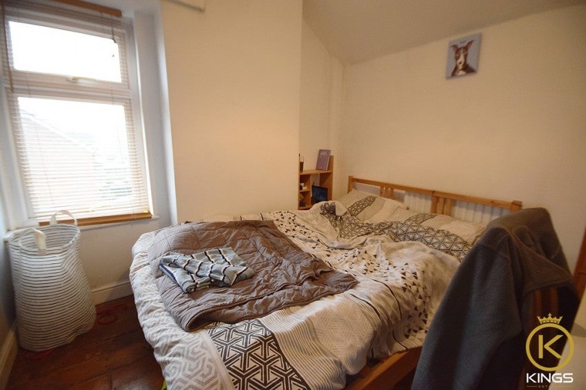 Flat Ardmore House in Guildford