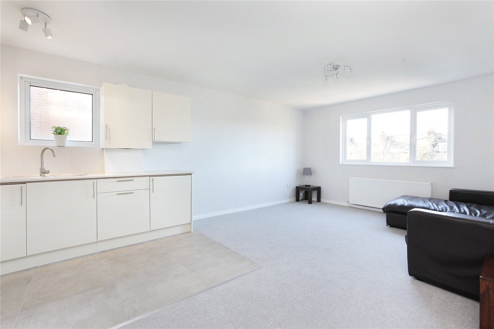 Flat Rusham Road in Greater London