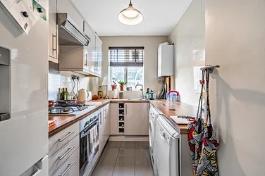 Flat Leigham Court Road in Greater London