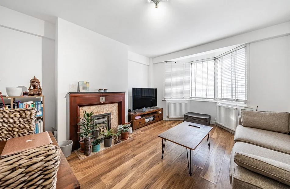 Flat Leigham Court Road in Greater London