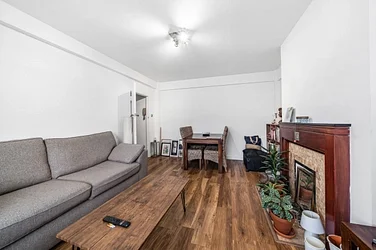 Flat Leigham Court Road in Greater London