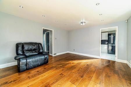 House Sycamore Way in Basingstoke and Deane
