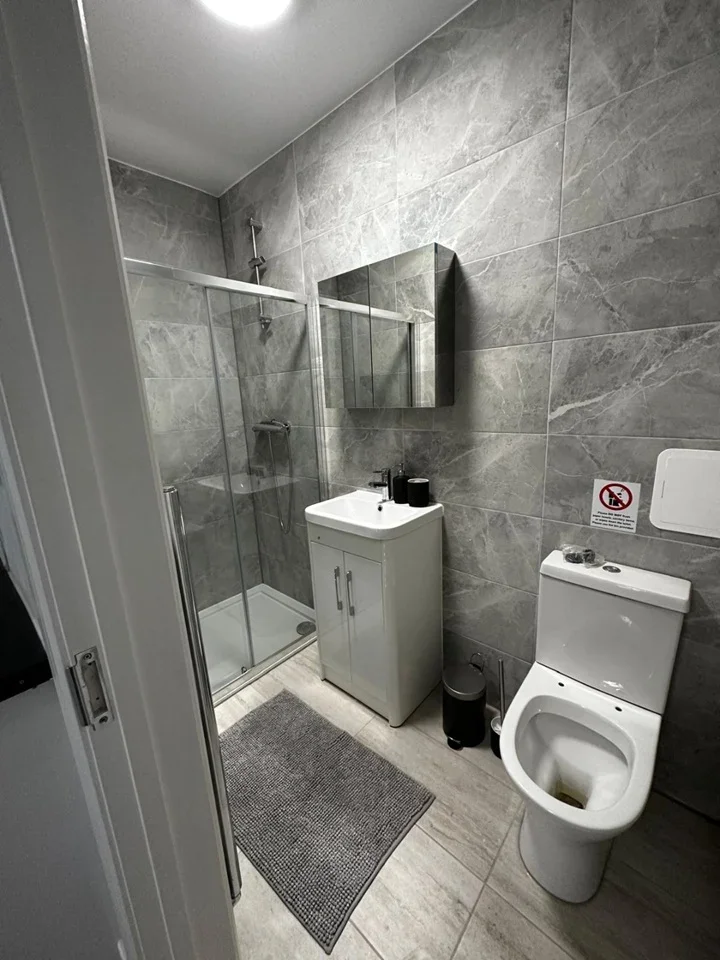 Flat Vicarage Way in Greater London