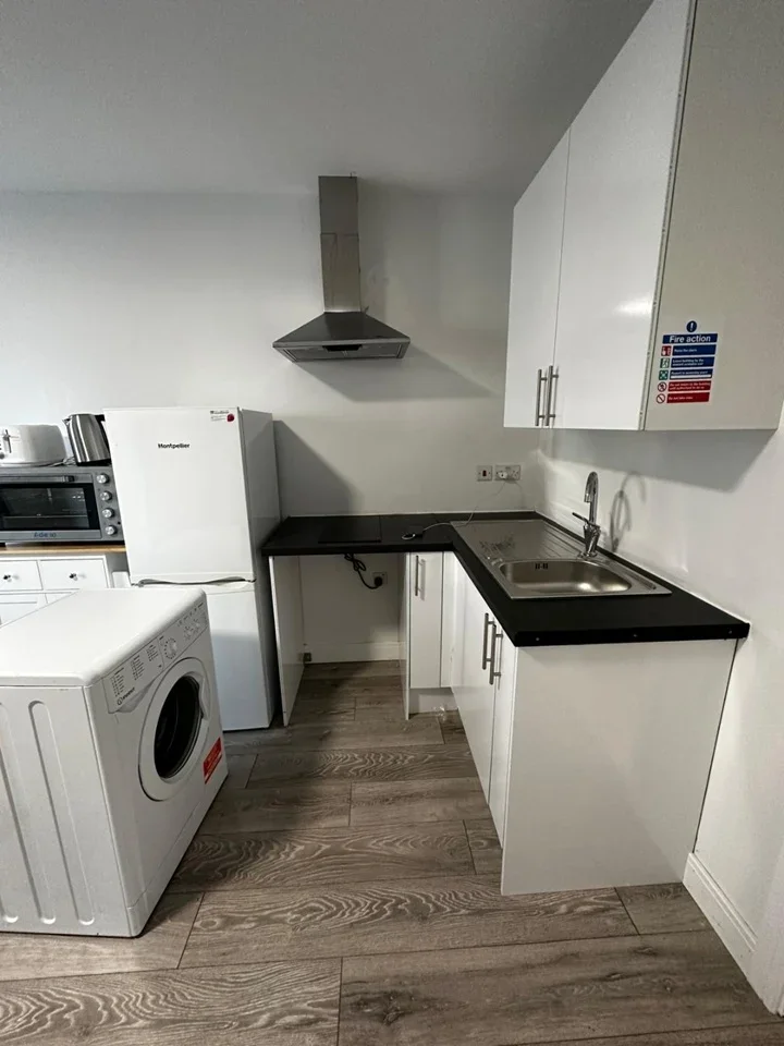 Flat Vicarage Way in Greater London