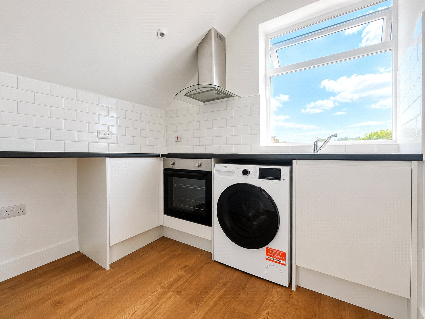Flat Hanworth Road in Greater London
