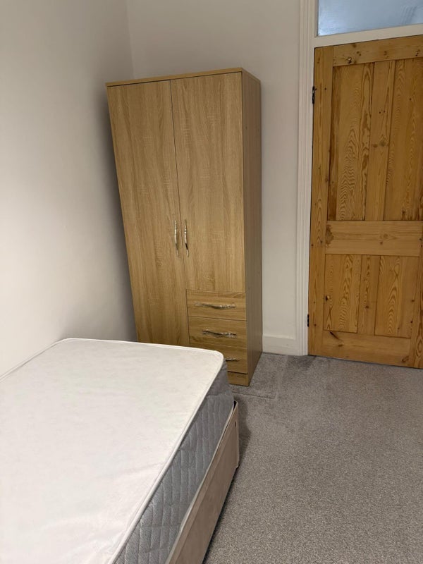 Room Longhurst Road in Greater London