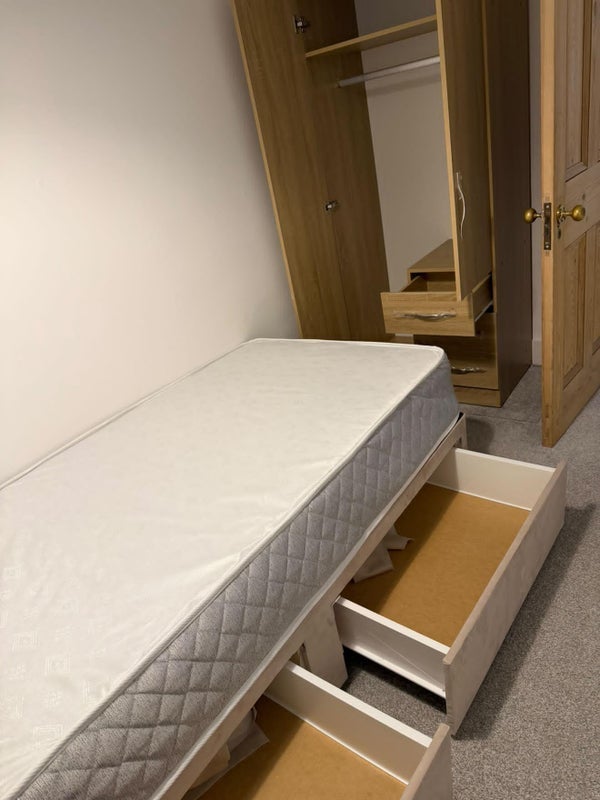 Room Longhurst Road in Greater London
