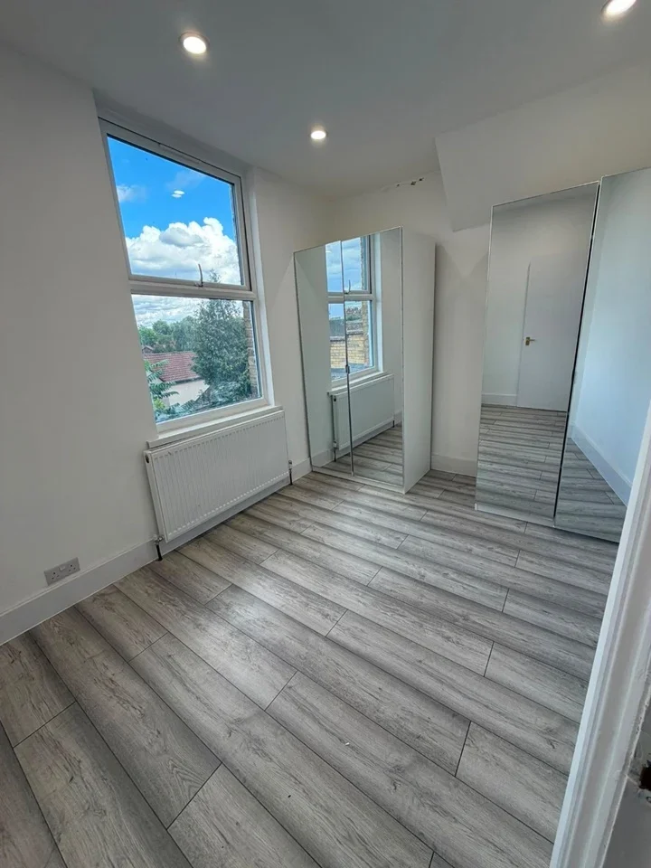 Flat Denmark Hill in Greater London