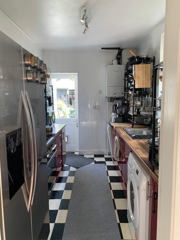 Room King Alfred Avenue in Greater London