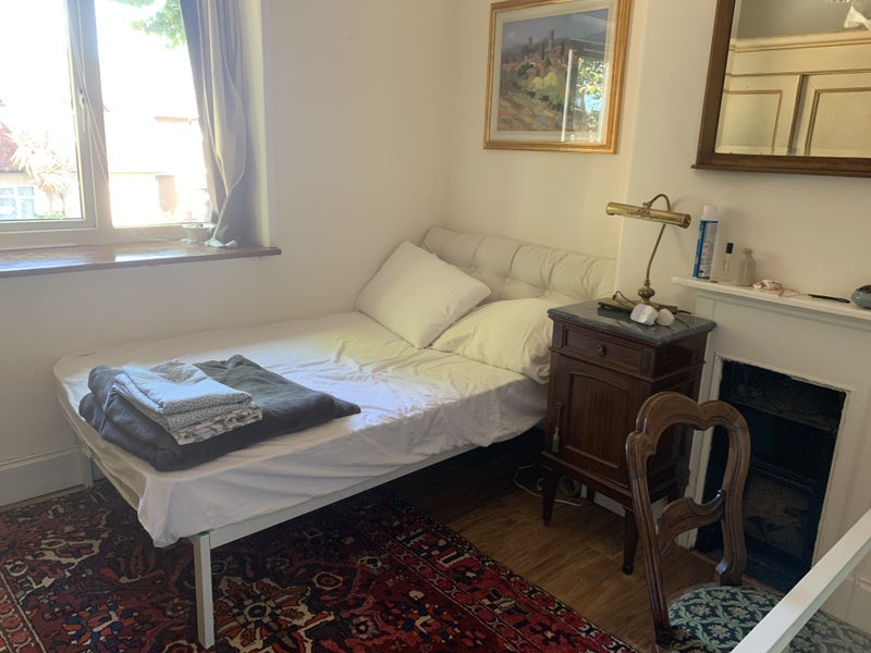 Room King Alfred Avenue in Greater London