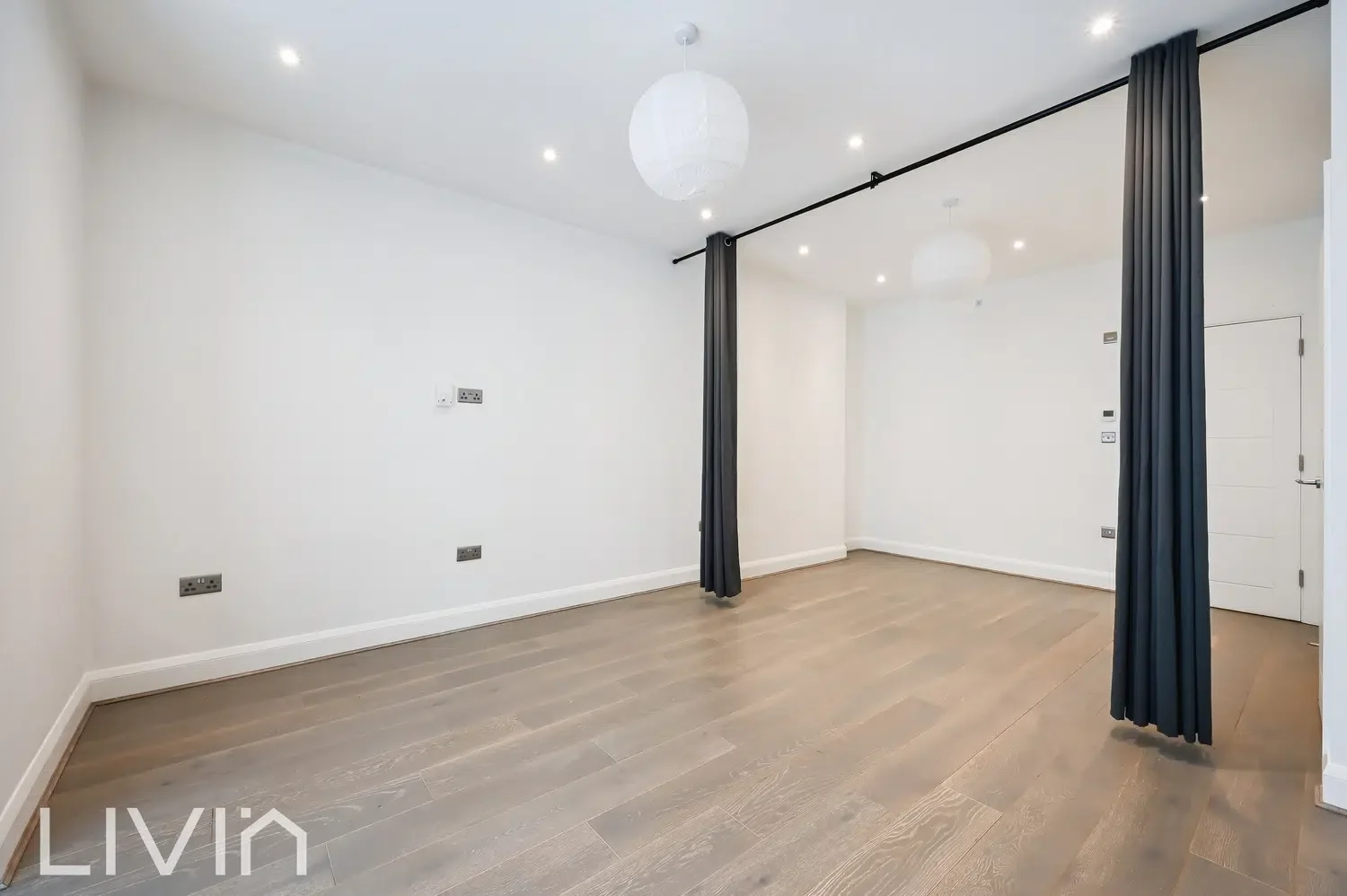 Flat Frith Road in Greater London