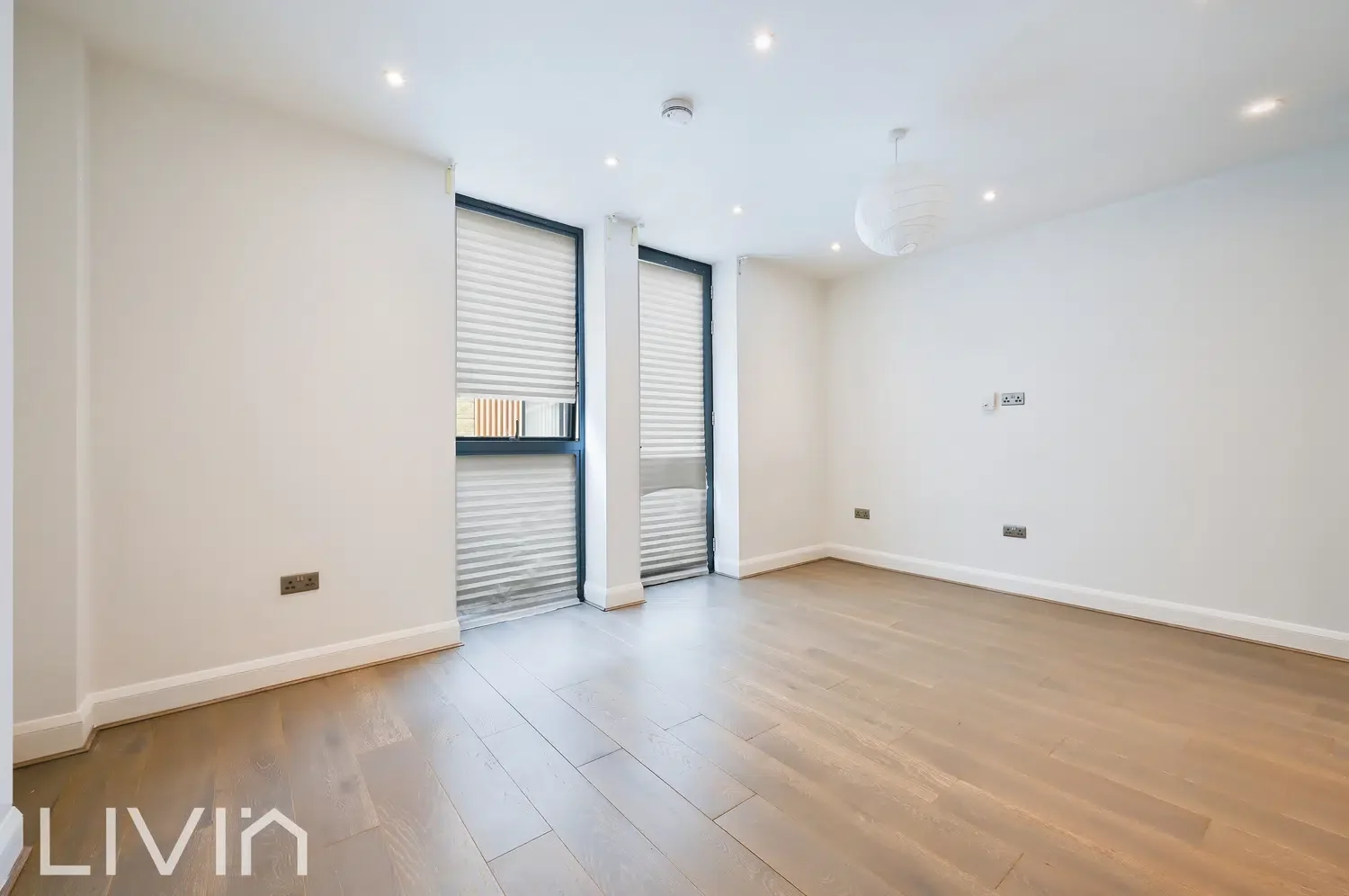 Flat Frith Road in Greater London