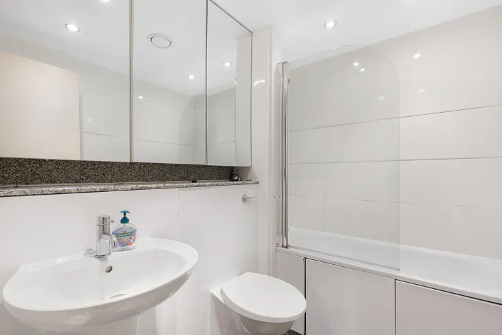 Flat Point W Access Road in Greater London