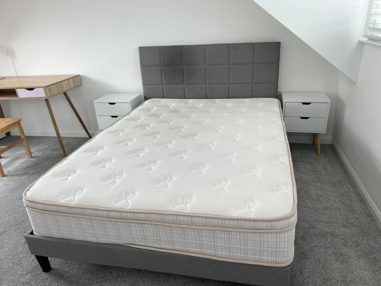 Room Manor Road in Greater London