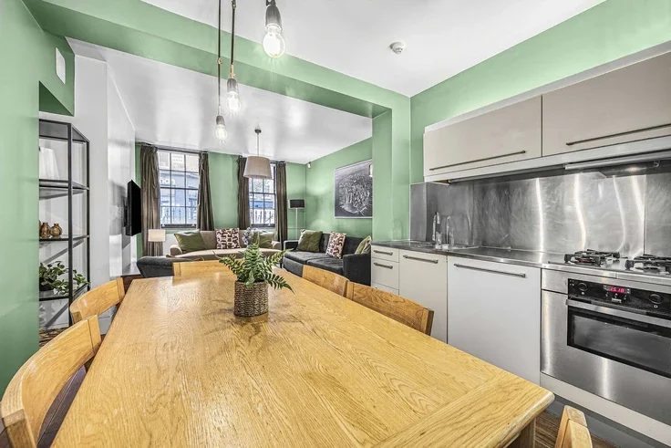 Flat Goodge Place in Greater London