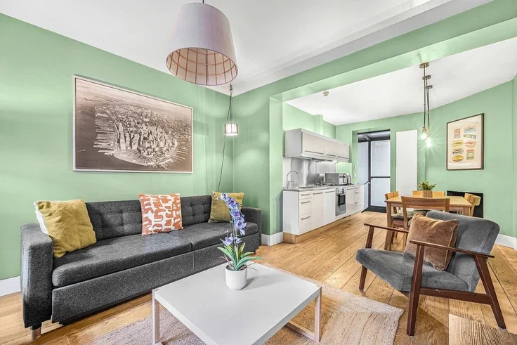 Flat Goodge Place in Greater London