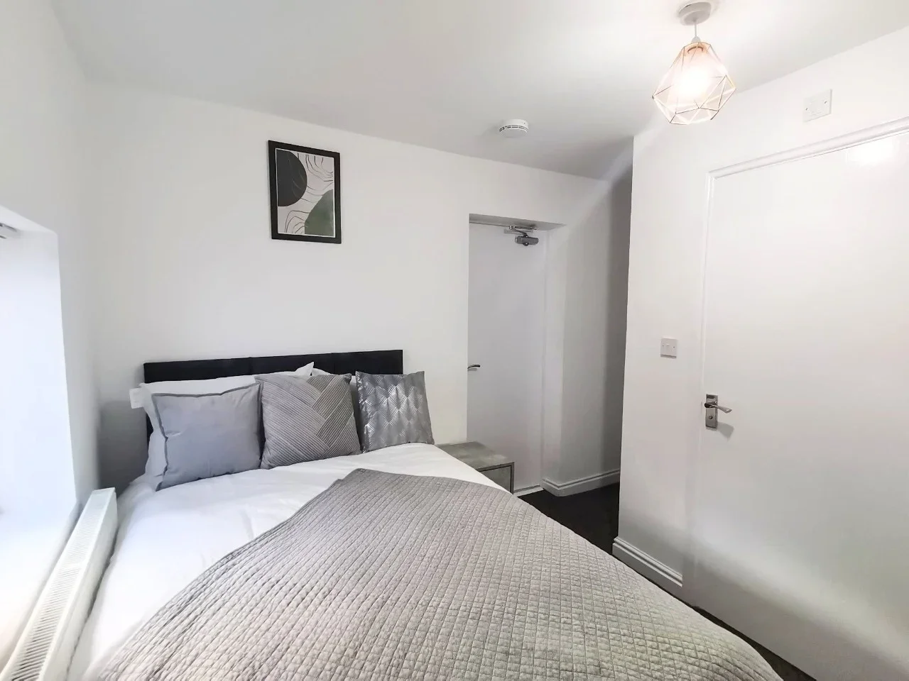 Room Black Lake in Sandwell