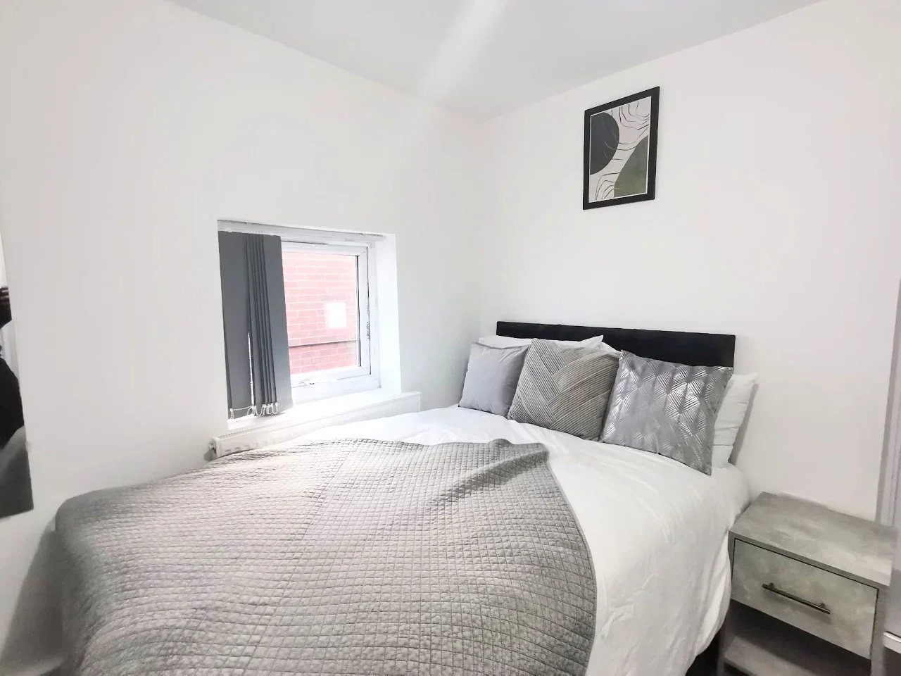 Room Black Lake in Sandwell