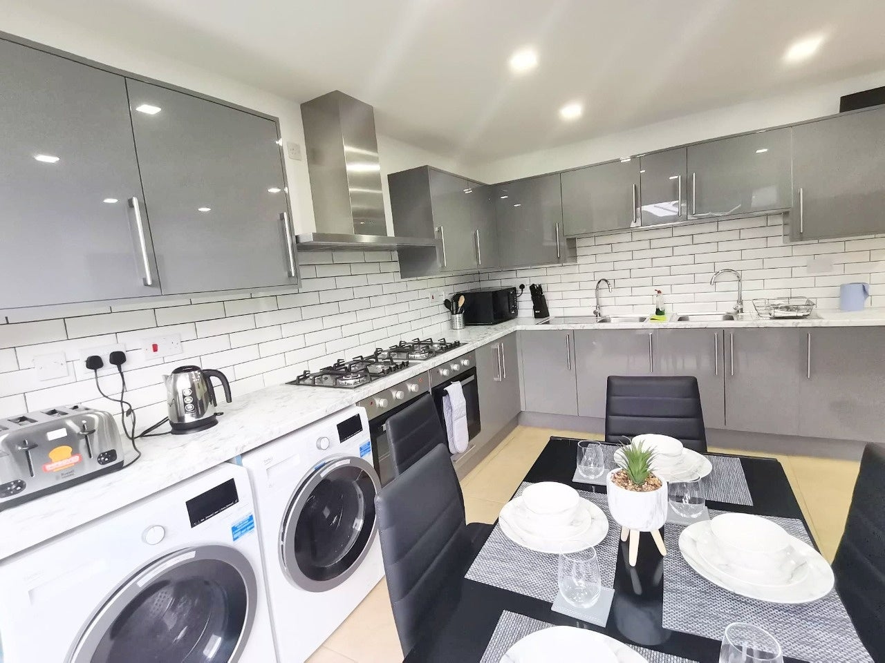Room Black Lake in Sandwell