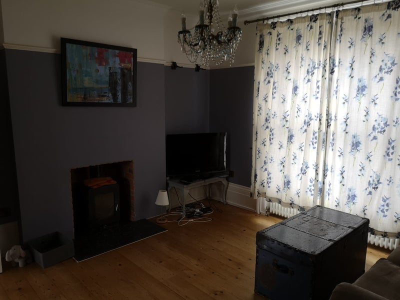Flat Manor Avenue in Greater London