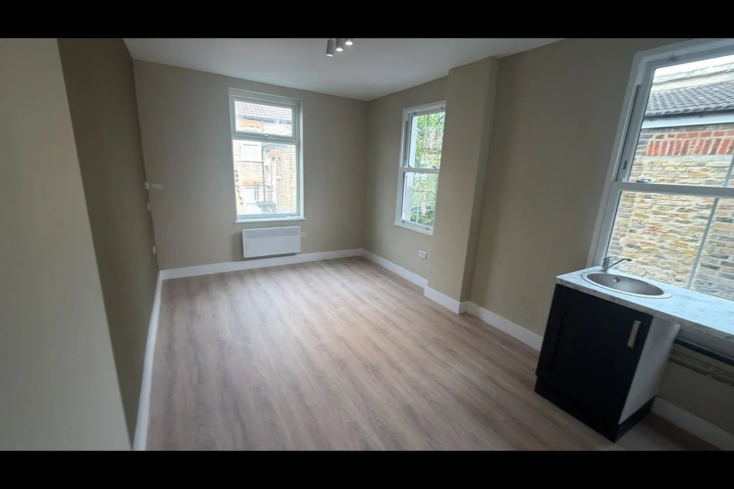 Flat Rainville Road in Greater London