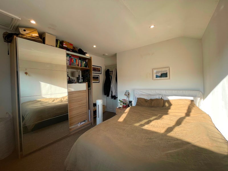 Room Hargwyne Street in Greater London