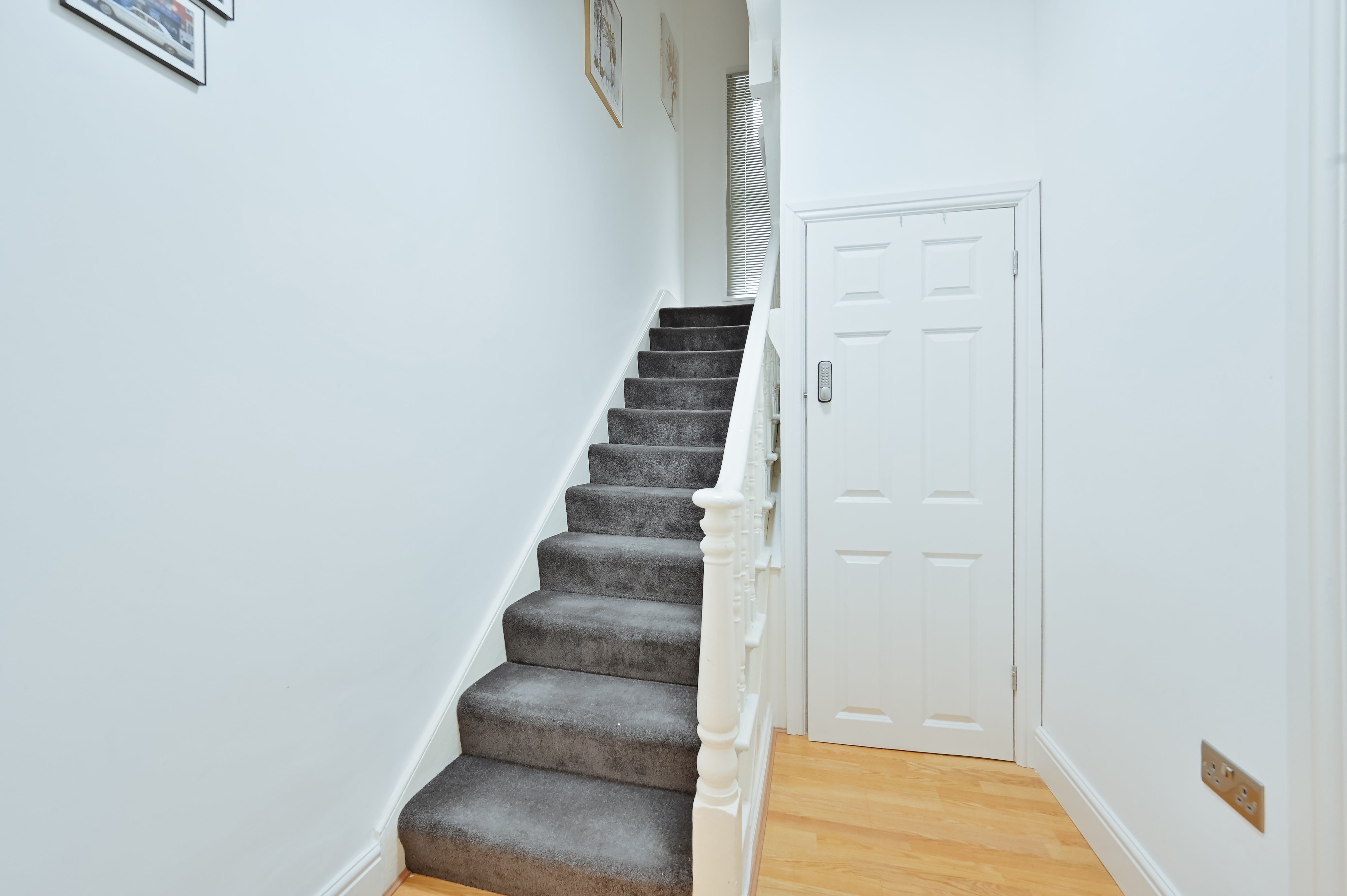 Room St Albans Road in Watford