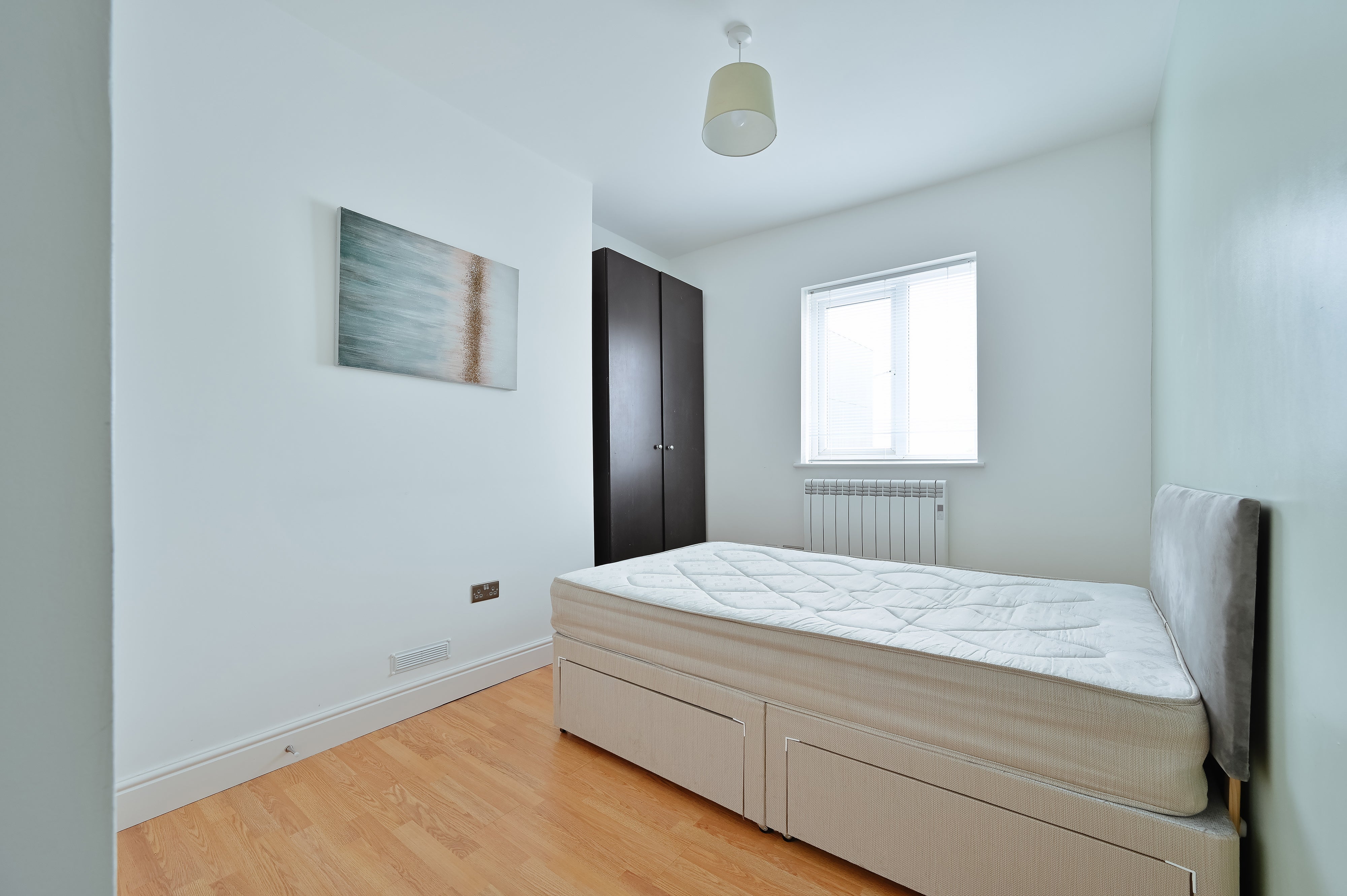 Room St Albans Road in Watford
