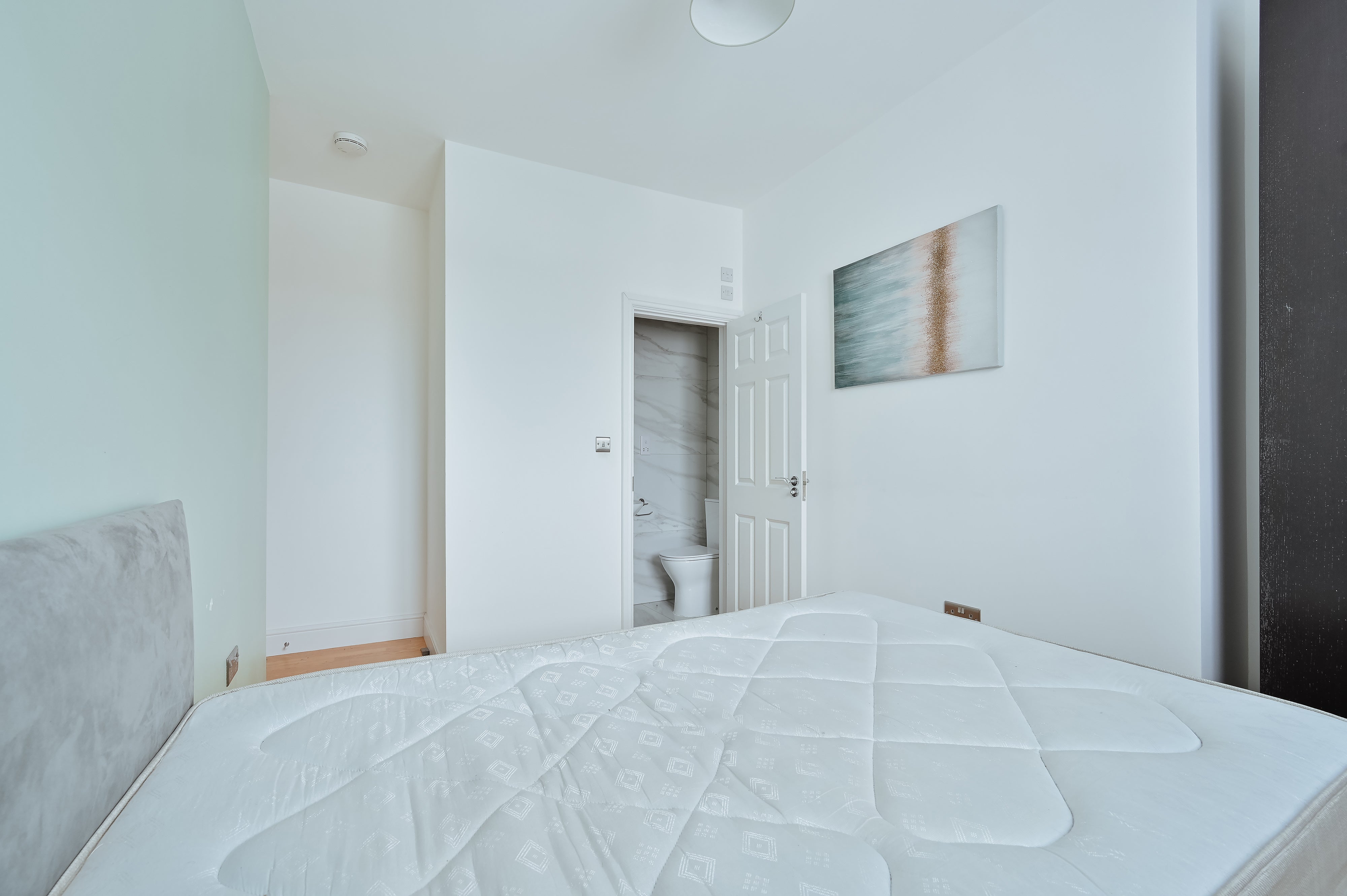 Room St Albans Road in Watford