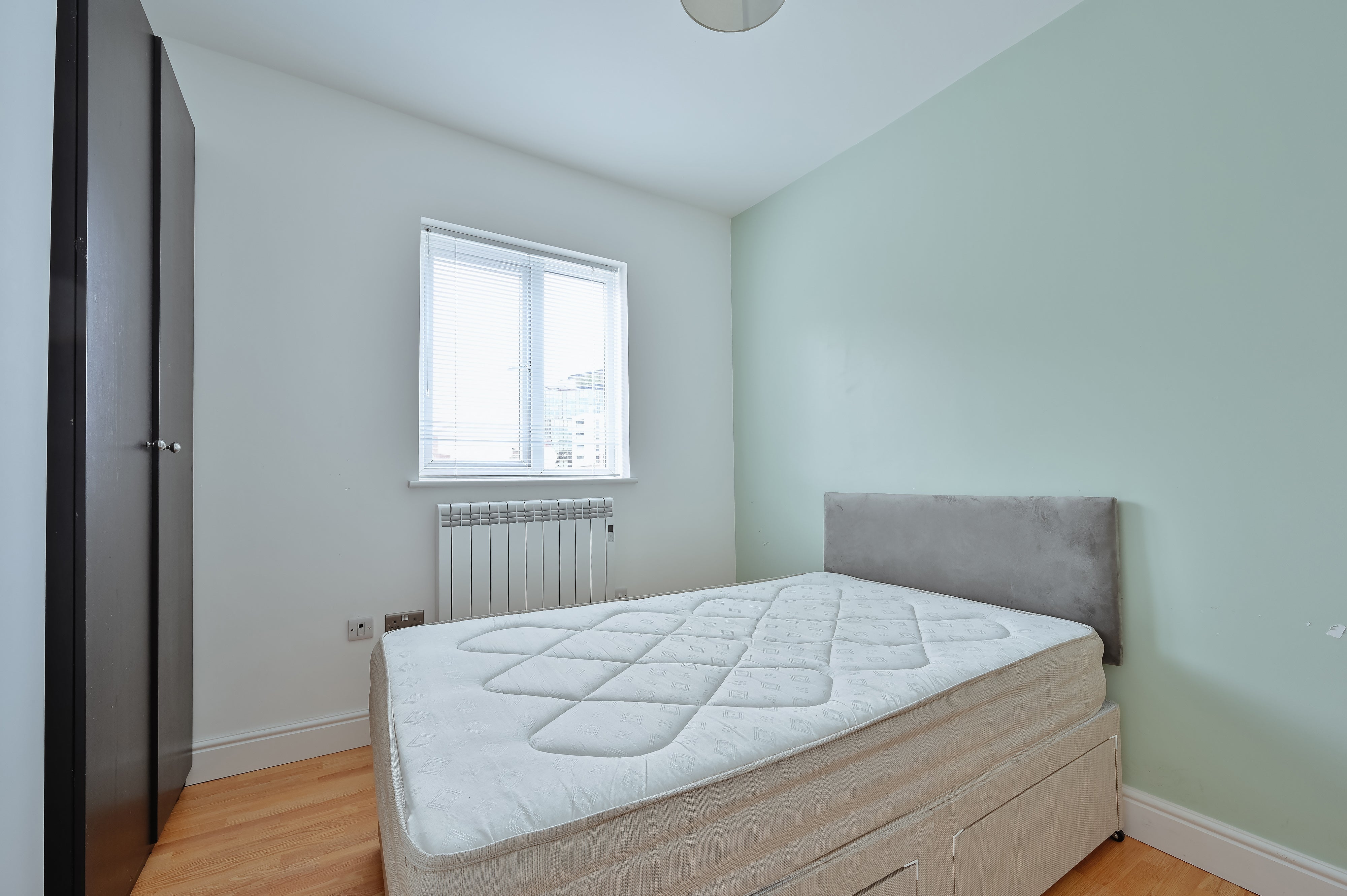 Room St Albans Road in Watford