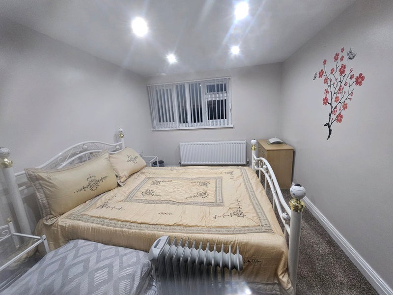 Room Scott Hall Road in Leeds
