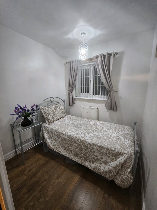 Room Scott Hall Road in Leeds
