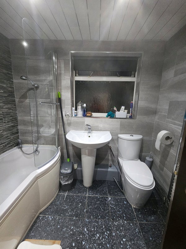 Room Scott Hall Road in Leeds