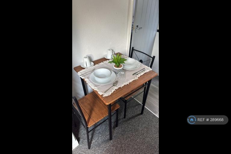 Room Temple Close in Kirklees