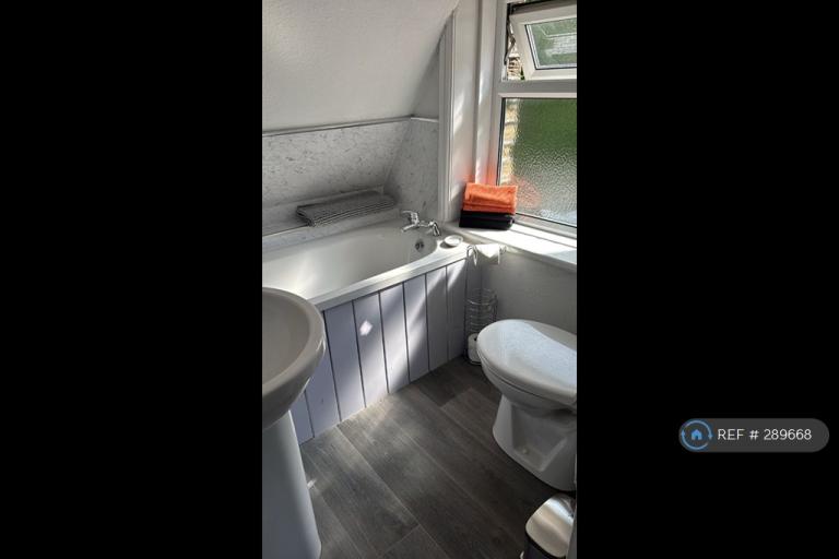 Room Temple Close in Kirklees