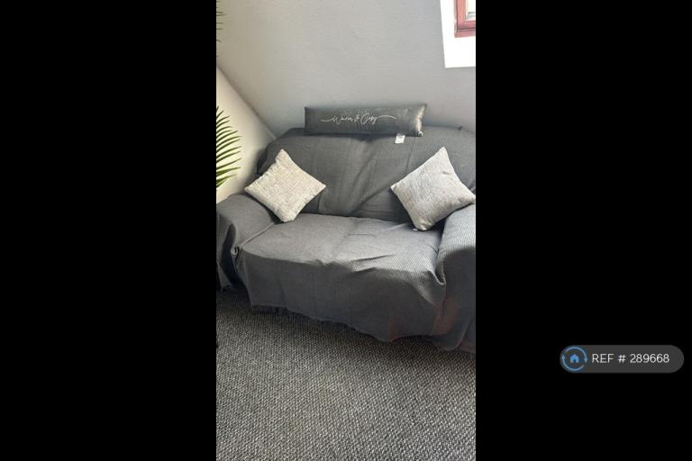 Room Temple Close in Kirklees