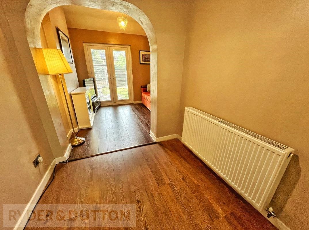 Flat Tinningham Close in Manchester