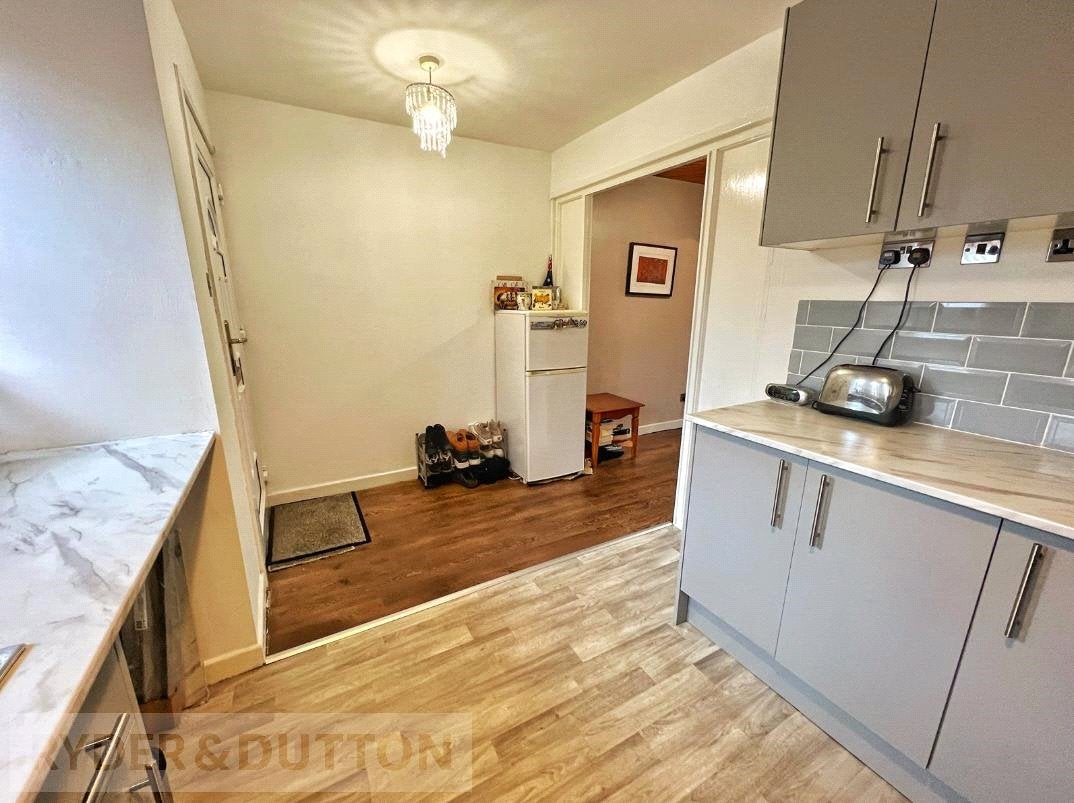 Flat Tinningham Close in Manchester