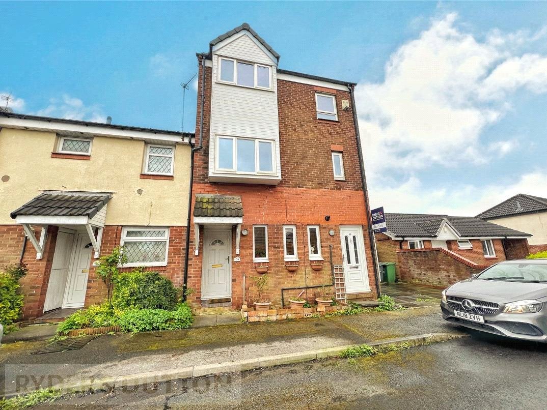 Flat Tinningham Close in Manchester