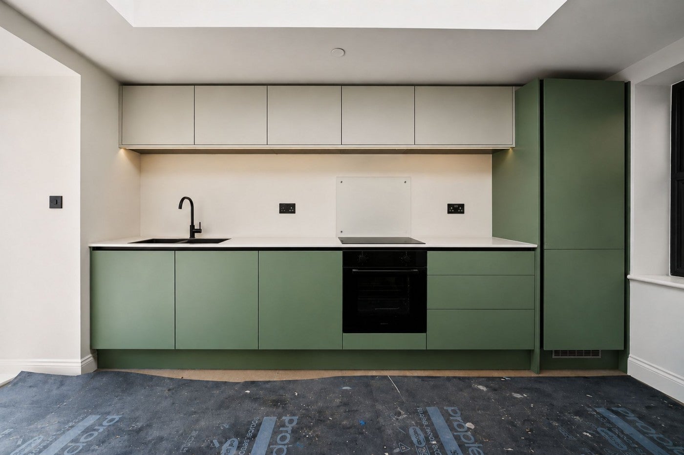 Flat Gloucester Drive in Greater London