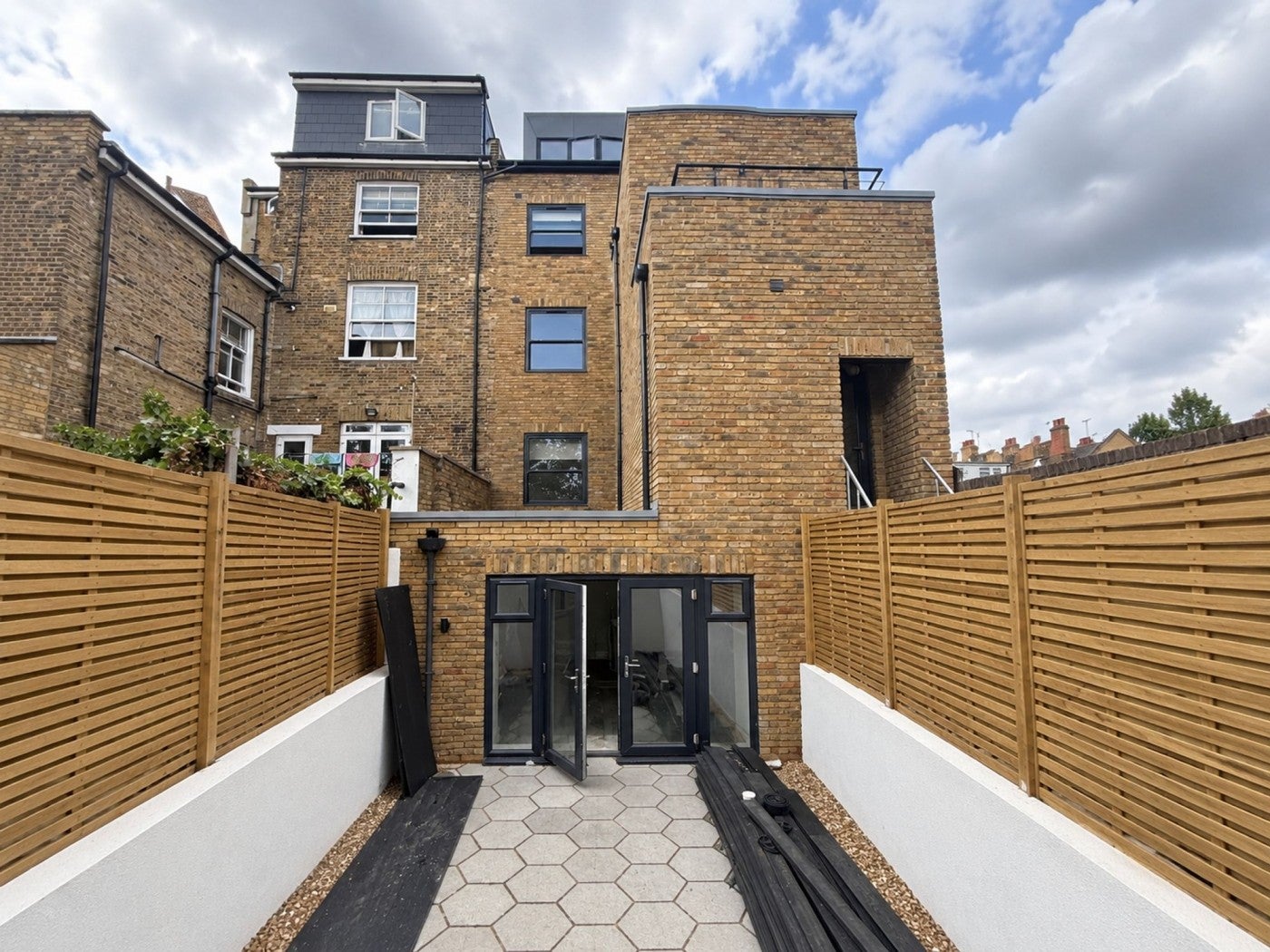 Flat Gloucester Drive in Greater London