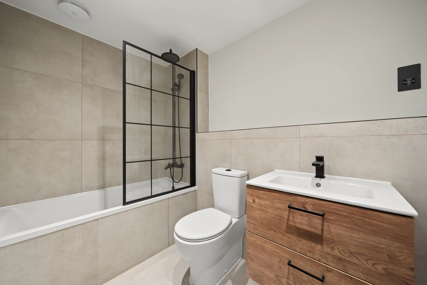Flat Gloucester Drive in Greater London