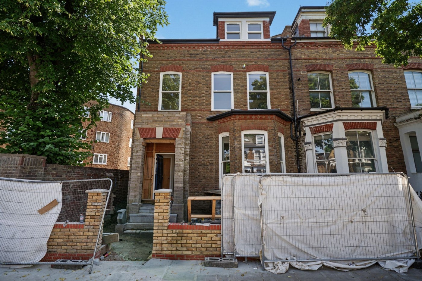 Flat Gloucester Drive in Greater London