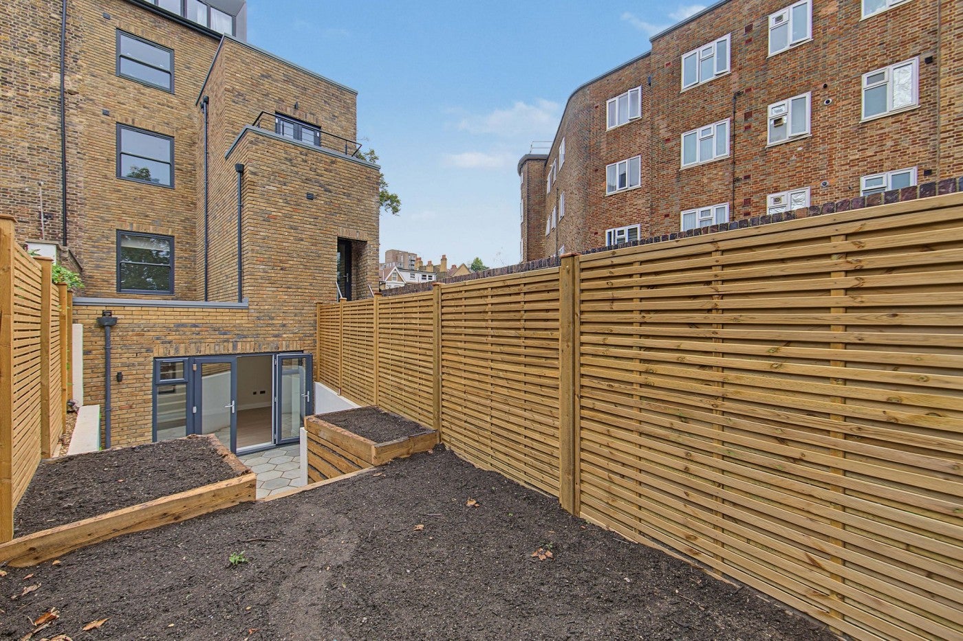 Flat Gloucester Drive in Greater London