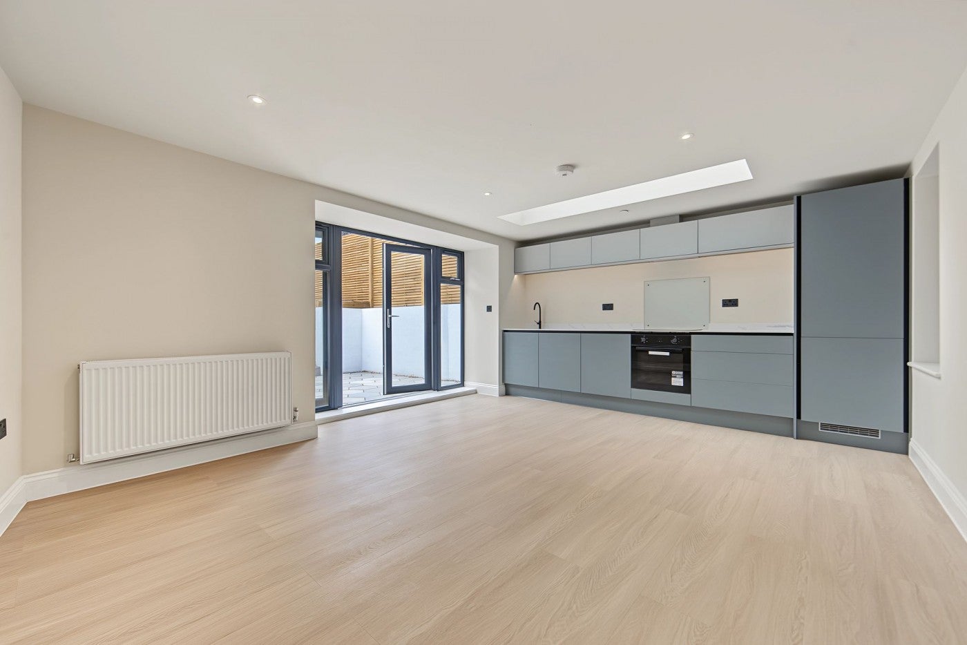Flat Gloucester Drive in Greater London
