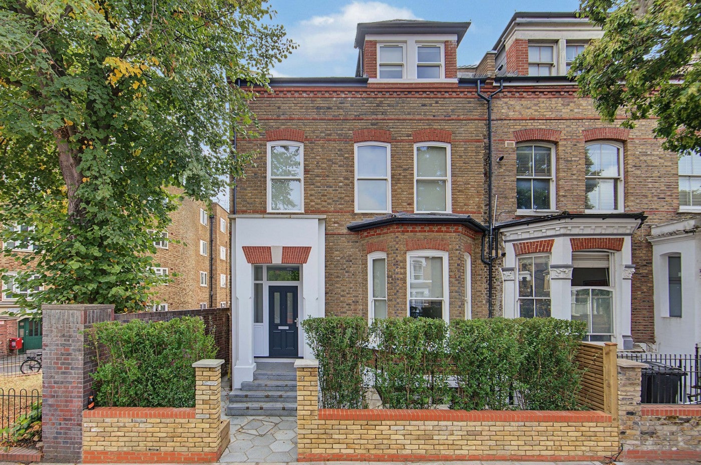 Flat Gloucester Drive in Greater London