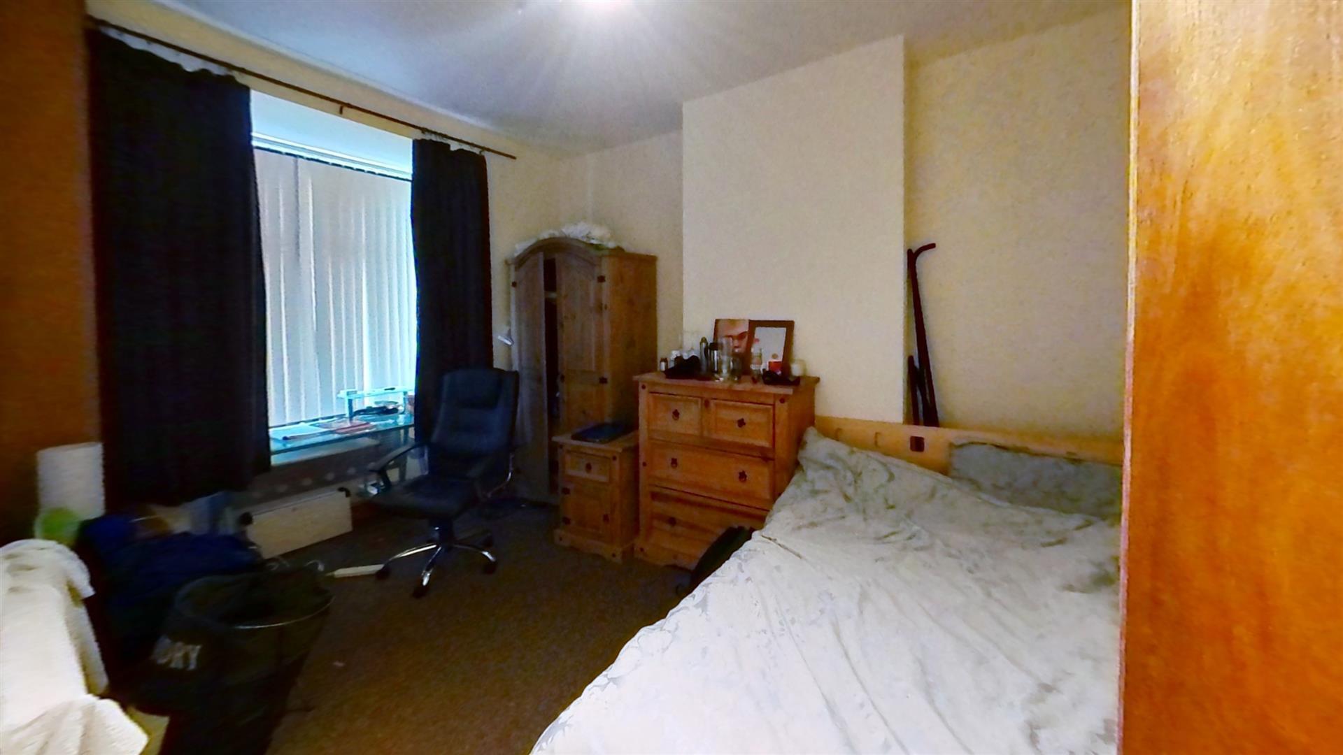 Room Heeley Road in Birmingham