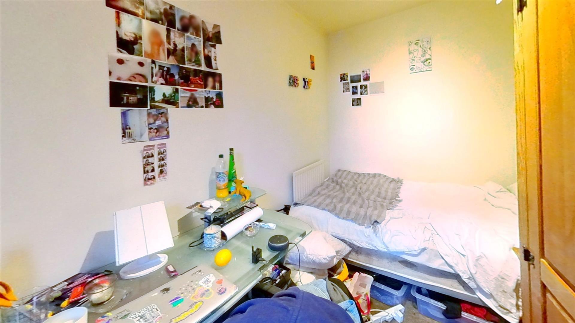 Room Heeley Road in Birmingham